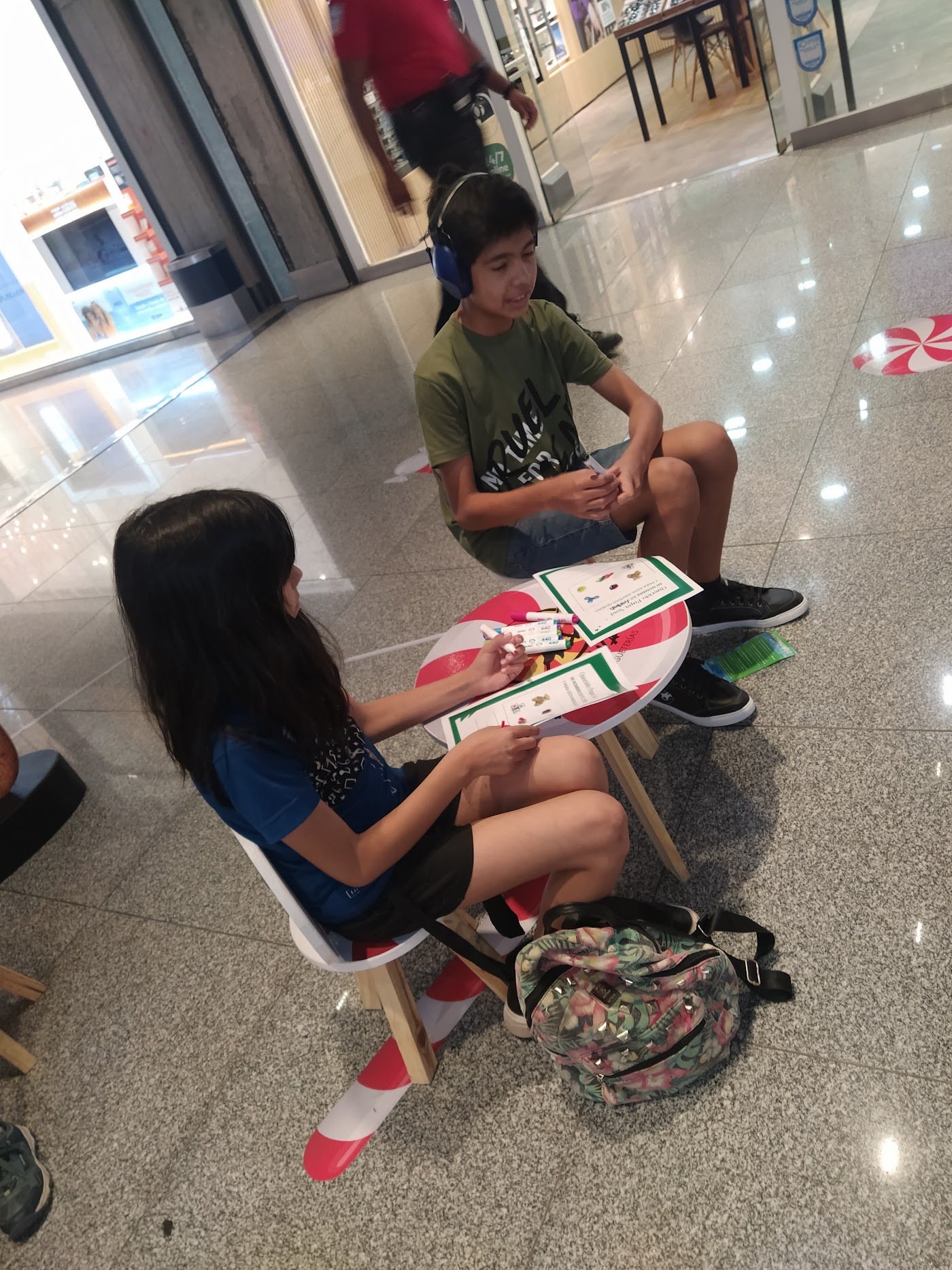 Actividad sensorial en el evento de Navidad inclusiva