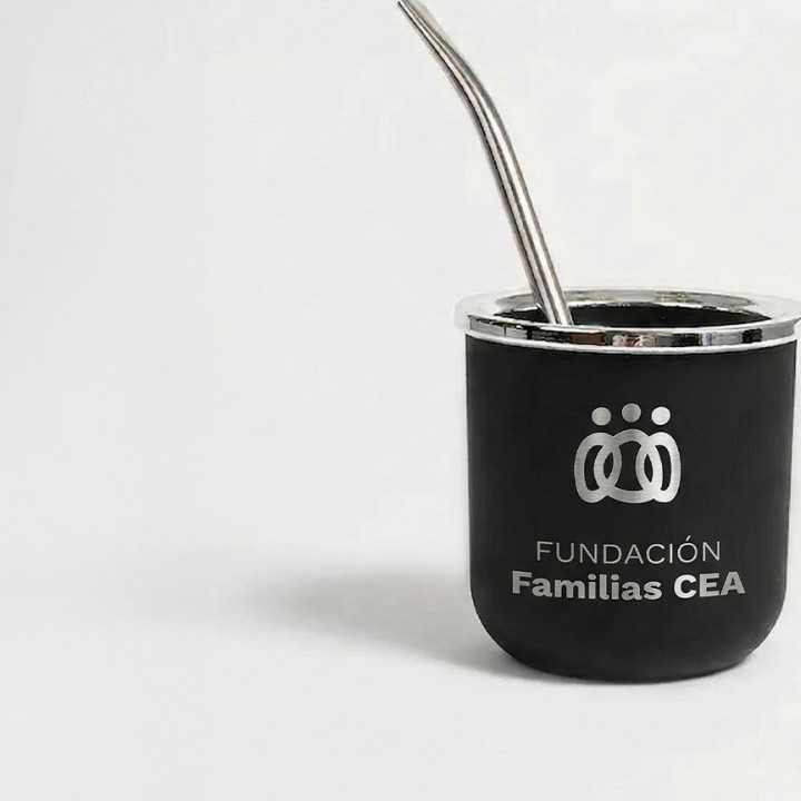Mate con el logo de Familias CEA
